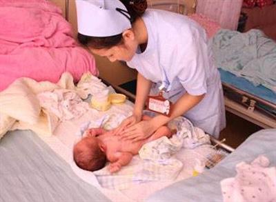 新生儿护理保健的8大重点