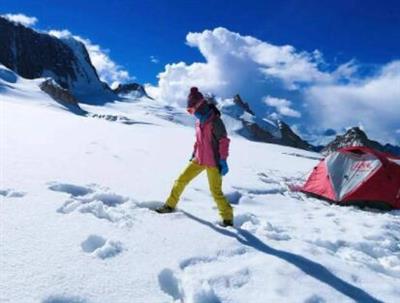 攀登雪山