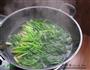 双色菠菜炒肉的做法图解2