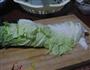 白菜炖豆泡的做法图解1