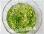 核桃仁拌豆苗的做法图解2