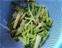 烧肉炒芹菜的做法图解1