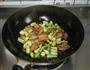 五花肉烧土豆芸豆的做法图解7