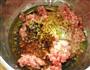 西芹猪肉紫米水饺的做法图解3