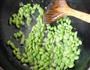 榨菜肉丝炒毛豆的做法图解6
