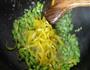 榨菜肉丝炒毛豆的做法图解7