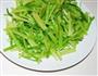 芹菜炒肉丝的做法图解1