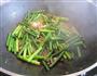 鱼片炒蒜苔的做法图解8
