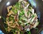 蒜苔炒豆腐干的做法图解7
