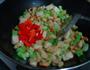 西芹虾干炒鱼饼的做法图解6