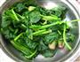 木耳腐竹拌菠菜的做法图解7