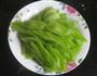 莴笋片炒花蛤肉的做法图解3