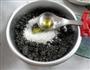 双色黑芝麻糯米糍的做法图解2