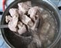 黄花菜焖牛腩的做法图解2
