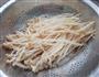 金针菇黑木耳炒肉丝的做法图解3