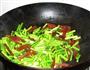 腊肉条炒蒜薹的做法图解9