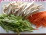 肉炒芹菜杏鲍菇的做法图解1