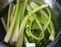 芹菜猪肉锅贴的做法图解1