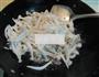 牛肉炒蟹味菇的做法图解6