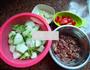 丝瓜炒牛肉的做法图解2