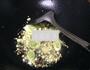 草菇炒五花肉青椒的做法图解5