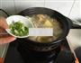 山药母鸡菌菇煲的做法图解7