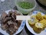 青黄豆玉米肉骨汤的做法图解1
