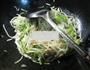 尖椒韭菜芽炒绿豆芽的做法图解7