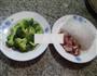 咸肉西兰花煮粉丝的做法图解1