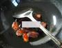 麻辣香肠炒扁豆的做法图解2