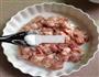 咸鱼蛋黄蒸肉饼的做法图解2