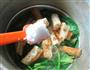 油条菠菜排骨汤的做法图解9