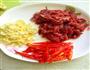 芹菜牛肉的做法图解1