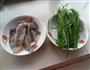 海兔炒韭菜的做法图解1