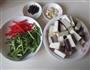 茄子炒蒜薹的做法图解1