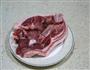 金针炖肉的做法图解1
