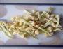 培根蒜苗炒菜花的做法图解2