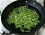 五花肉炒芹菜的做法图解4