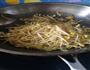 豆芽炒肉的做法图解4