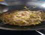 豆芽炒肉的做法图解5