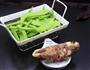 荷兰豆炒腊肠的做法图解1