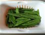香肠炒荷兰豆的做法图解3