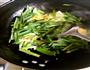 鸡蛋炒大蒜的做法图解6