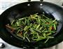 墨鱼花炒蒜苔的做法图解7