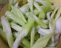 西芹肉片烩杏鲍菇的做法图解2