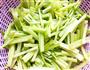 芹菜炒腊肠的做法图解1