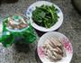 韭菜五花肉蟹味菇的做法图解1