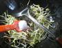 香菇炒黄豆芽的做法图解6