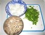 荠菜肉丝炒年糕的做法图解2
