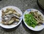 尖椒蟹味菇蛏子的做法图解1